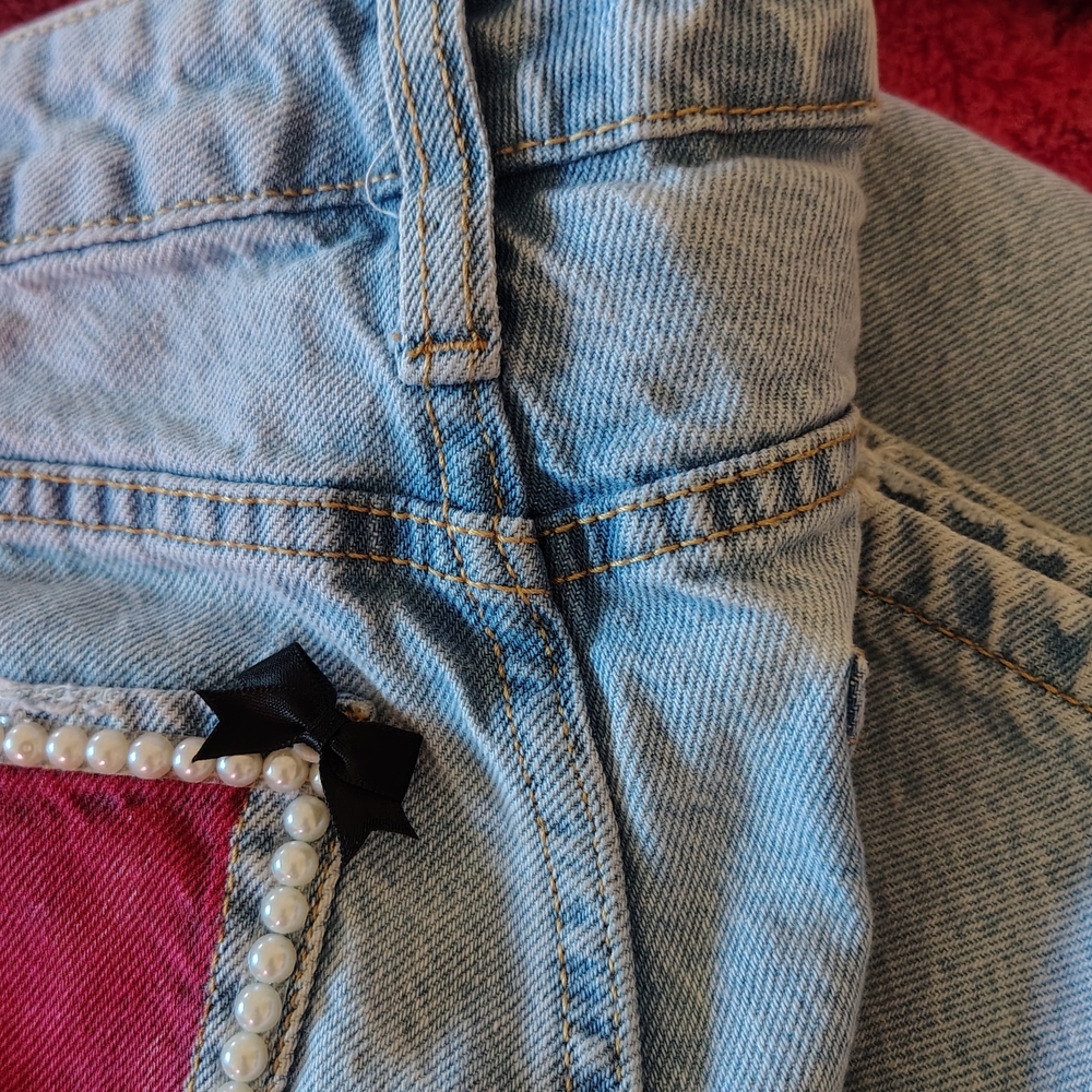 Aeropostale Senior Painted Jeans. Light Blue Low-Rise Bootcut Jeans - Picture 5 of 16